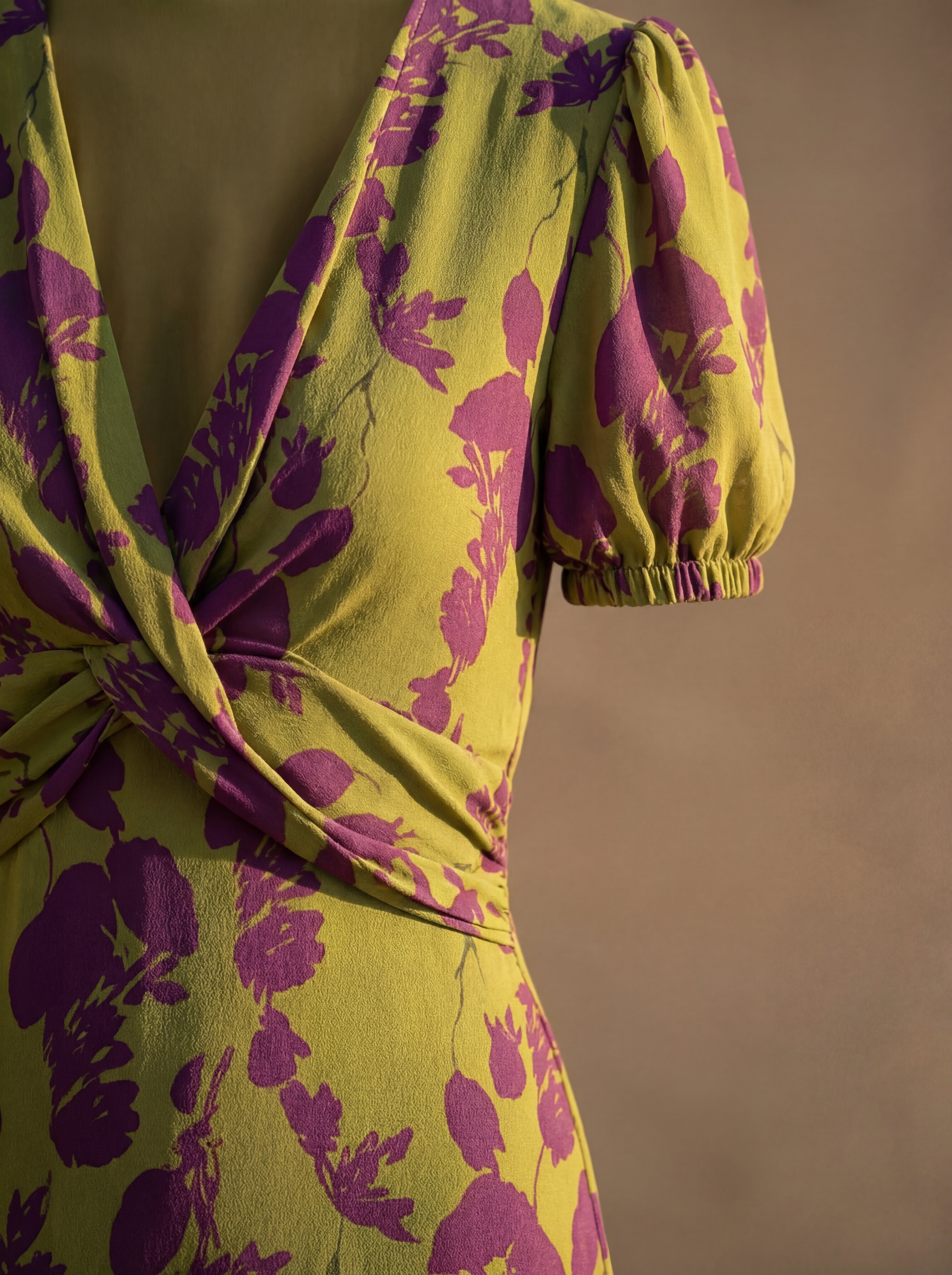 Vestido Midi Floral Escote en V