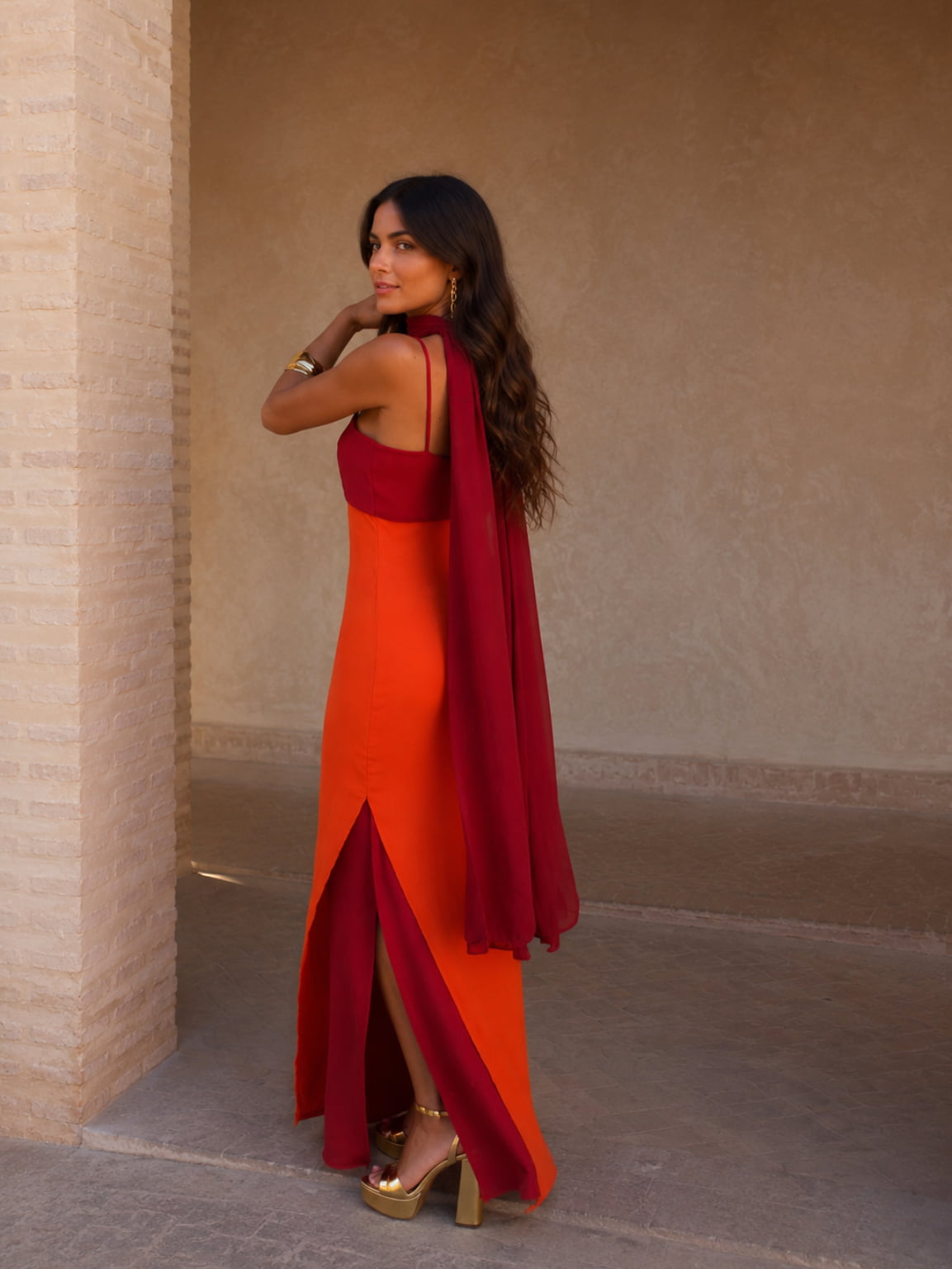 Vestido Largo Drapeado Bicolor con Foulard