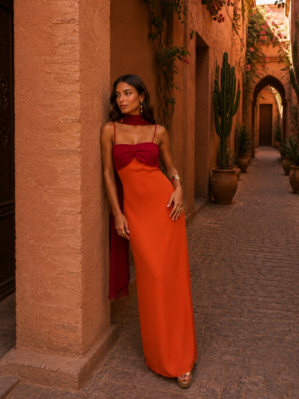 Vestido Largo Drapeado Bicolor con Foulard
