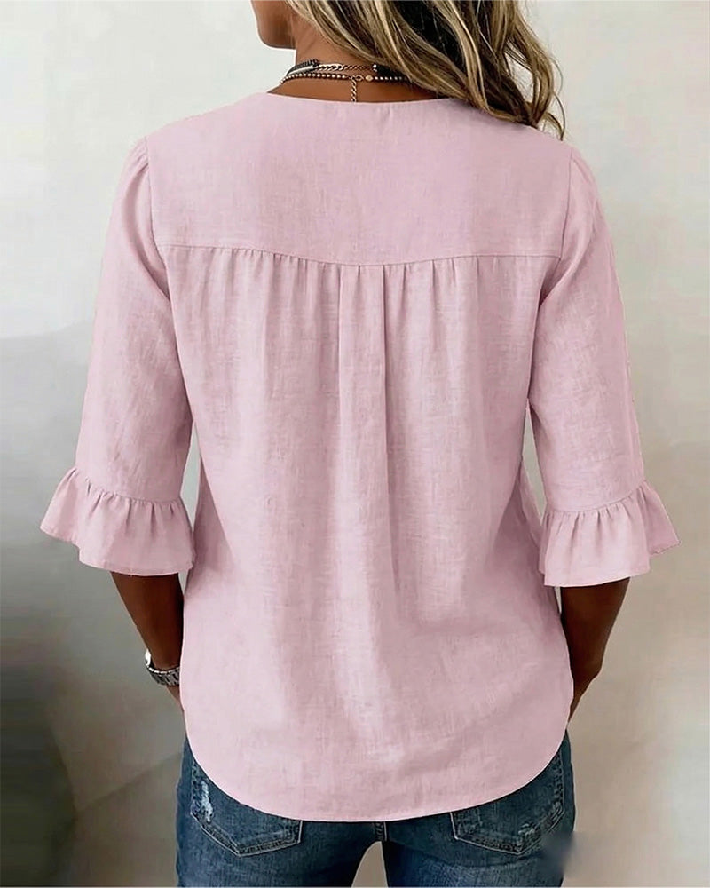 ROSARIO | Blusa lisa de algodón y lino con botones de madera y volantes