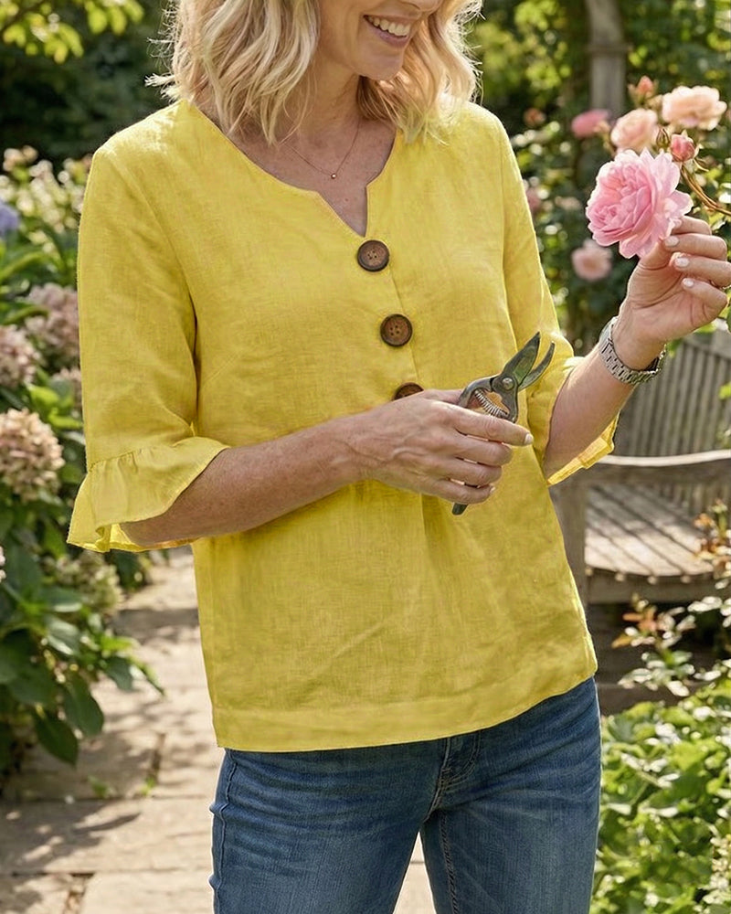 ROSARIO | Blusa lisa de algodón y lino con botones de madera y volantes