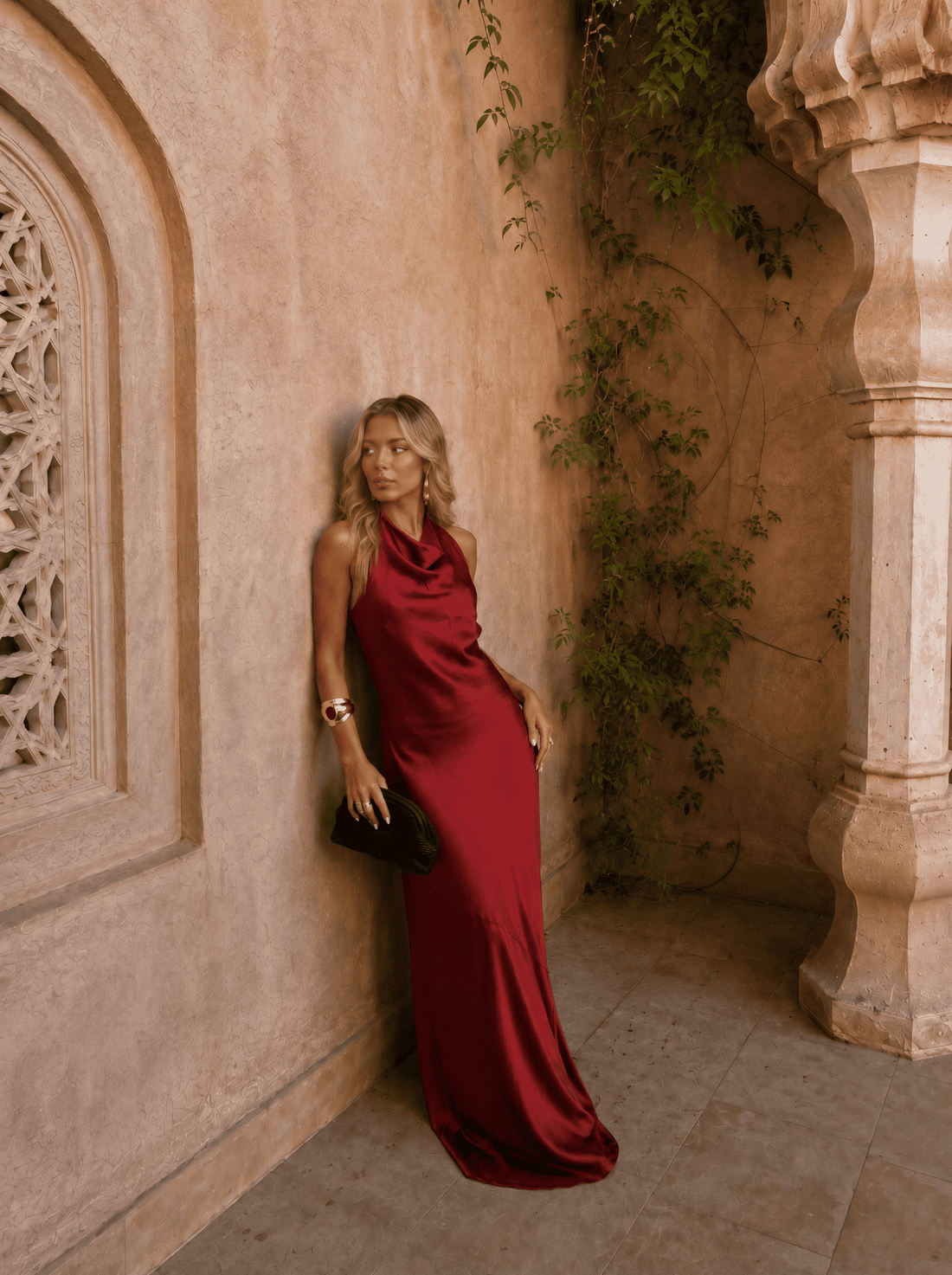 Vestido Largo Satinado Escote Drapeado
